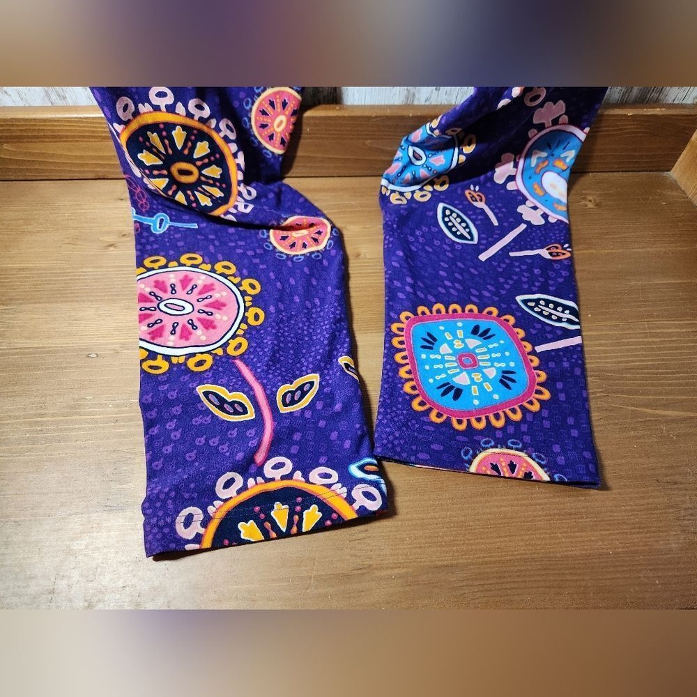 Colorful Patterned Leggings - Picture 4 of 7